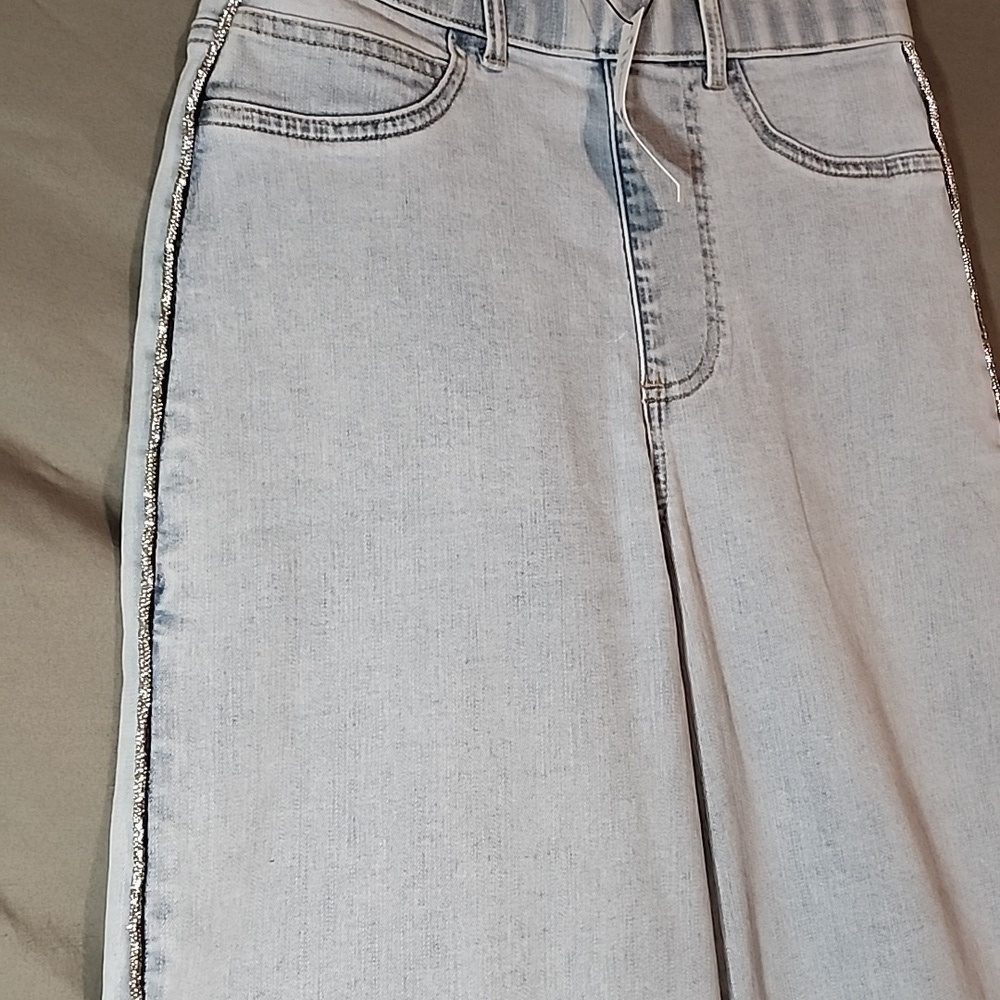 Anna & Ava NWT Light Blue WIDE Leg Jeans with Sparkle Detail - Picture 2 of 9